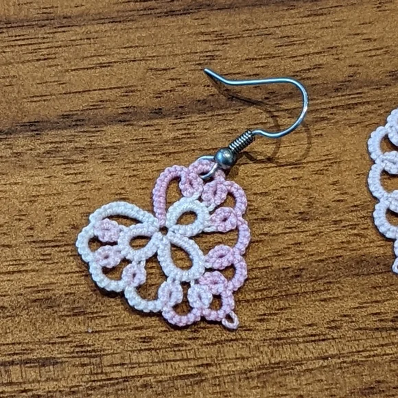 NEW Artisan Handcrafted Tatted Lace Heart Earrings; Handmade - Picture 2 of 3